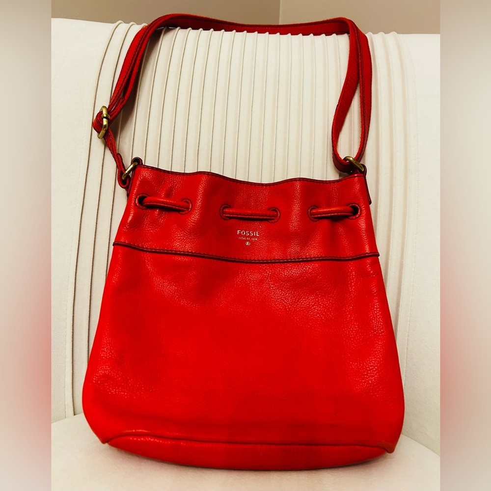 Fossil Vibrant Red Leather Shoulder Bag